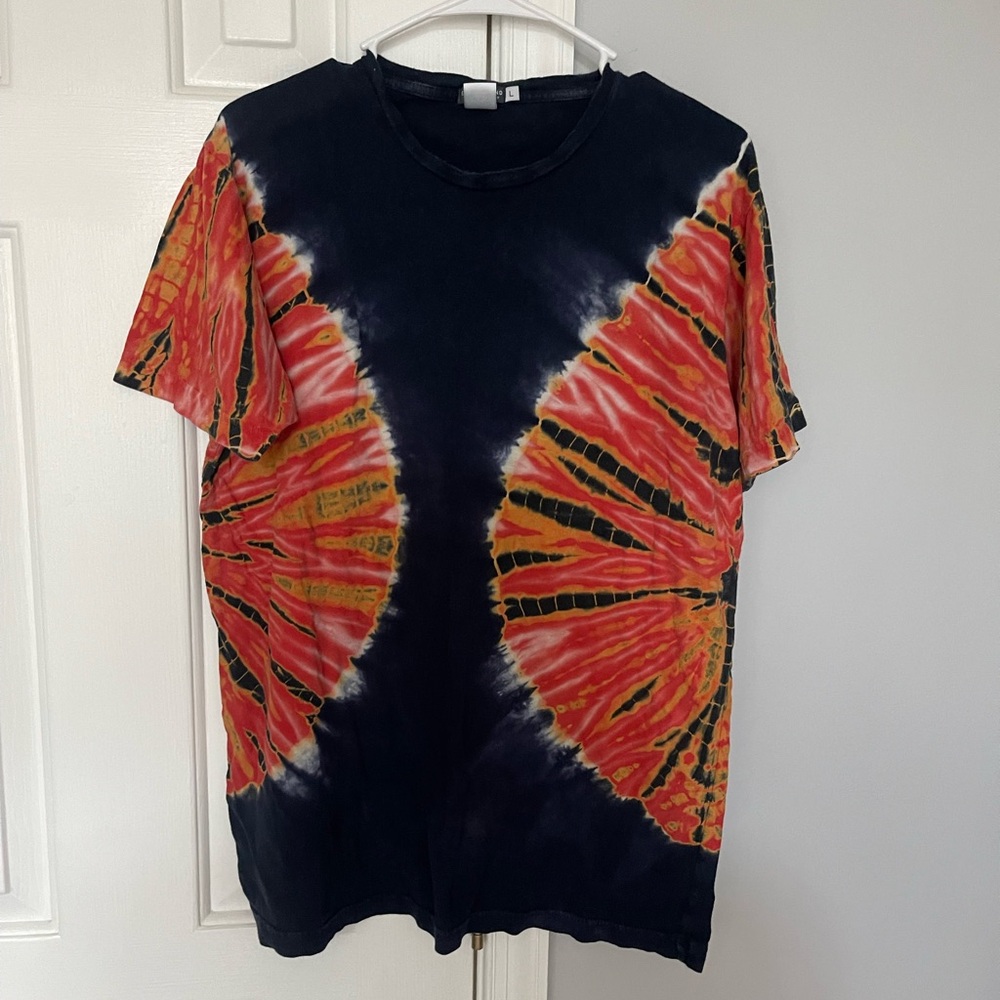 Tie died shirt L